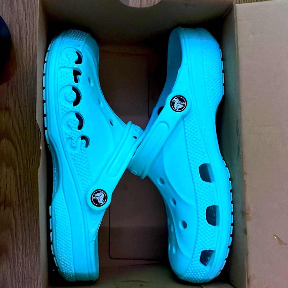 Cyan crocs,, 7 in man, 9 in woman, worn one time,!